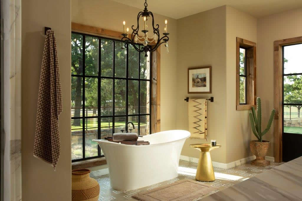 western rustic master bathroom